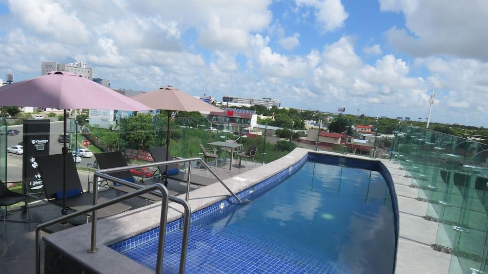 Hilton Garden Inn Merida Exterior photo